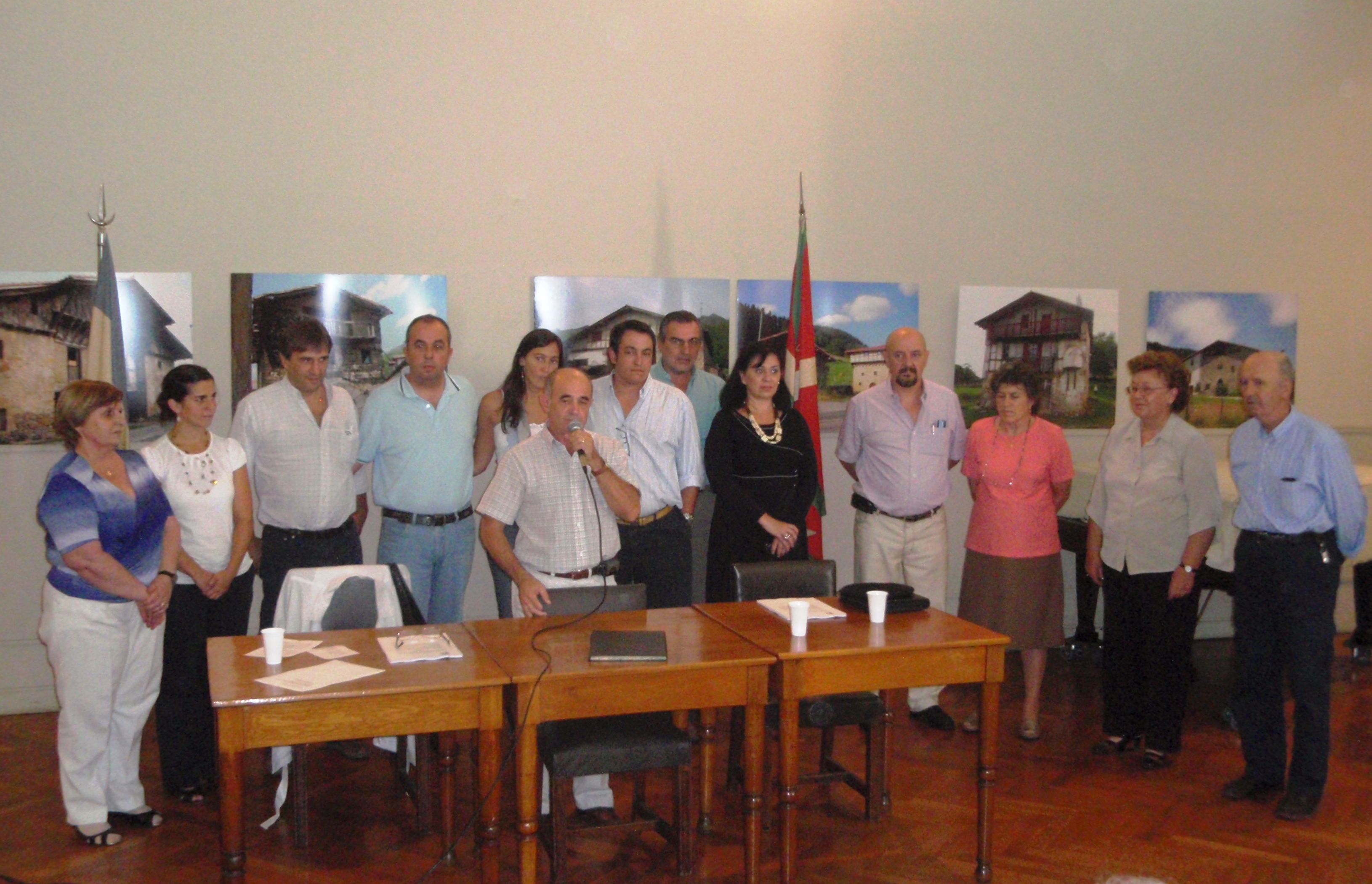 Integrantes de la recién elegida nueva Comisión Directiva de FEVA. La elección se llevó a cabo el pasado sábado, 20 de marzo de 2010 (foto EuskalKultura.com)